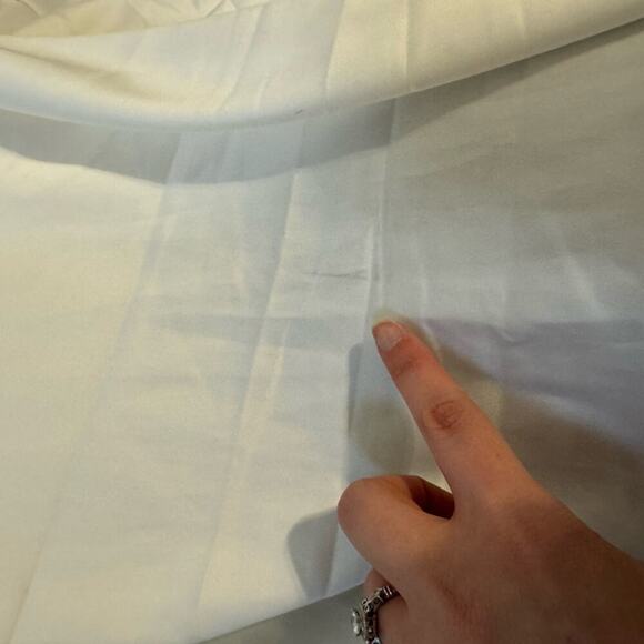 NWT L’amour Claudia White Lace Plunge Neckline Wedding Dress with Slit Size 6 - Picture 16 of 16